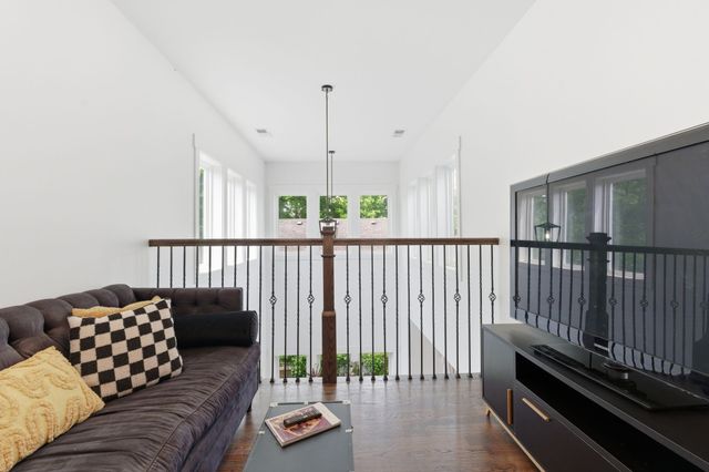 3715 Fairview Dr, Nashville, TN 37218