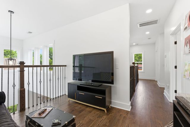 3715 Fairview Dr, Nashville, TN 37218
