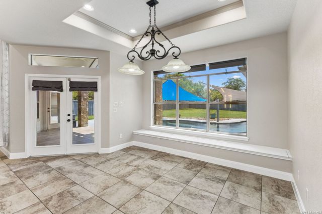 107 Oakview, Floresville, TX 78114