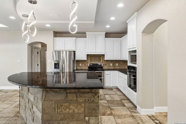 107 Oakview, Floresville, TX 78114