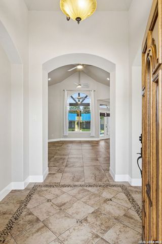 107 Oakview, Floresville, TX 78114