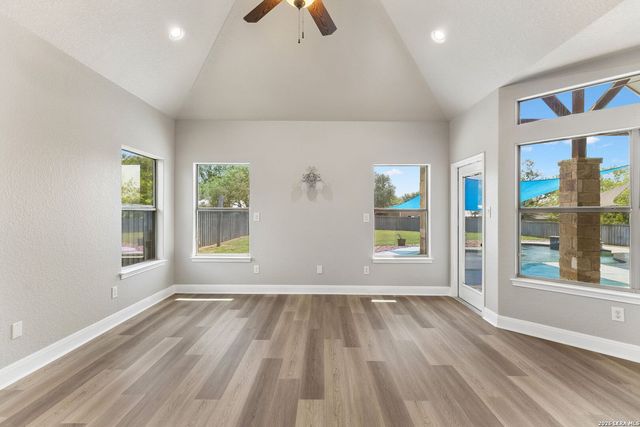 107 Oakview, Floresville, TX 78114