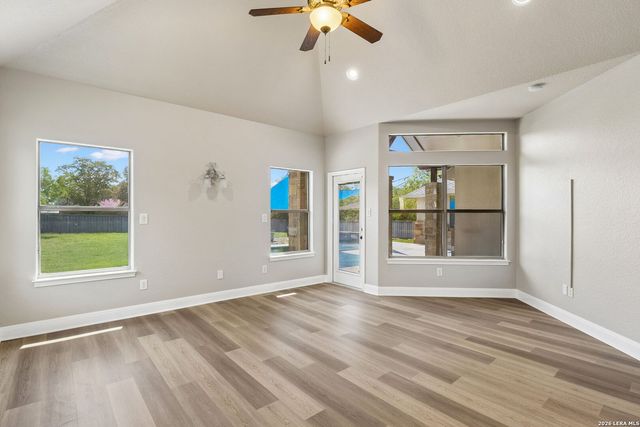 107 Oakview, Floresville, TX 78114