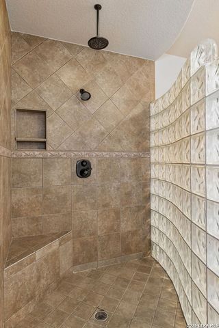 107 Oakview, Floresville, TX 78114
