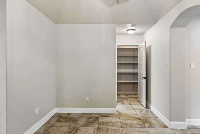 107 Oakview, Floresville, TX 78114
