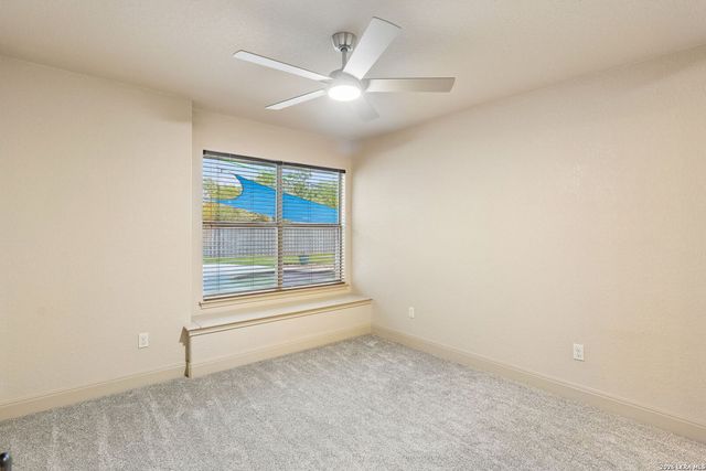 107 Oakview, Floresville, TX 78114