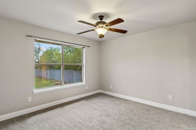 107 Oakview, Floresville, TX 78114