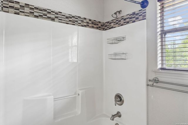 107 Oakview, Floresville, TX 78114