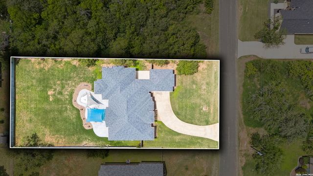 107 Oakview, Floresville, TX 78114