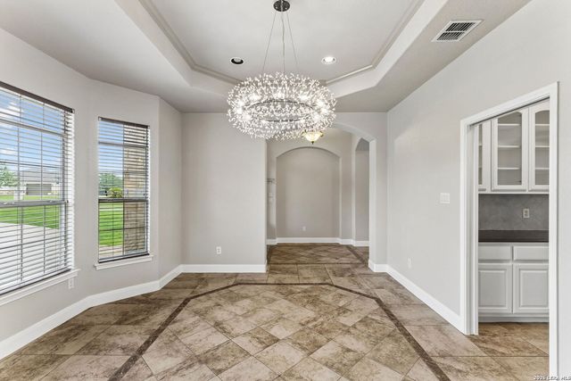 107 Oakview, Floresville, TX 78114
