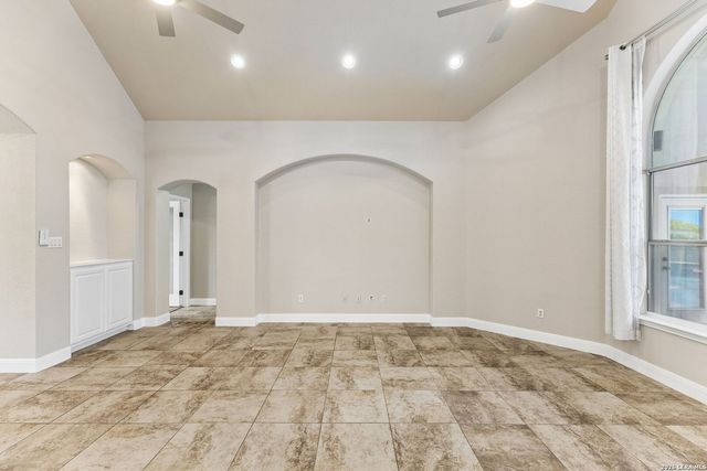 107 Oakview, Floresville, TX 78114