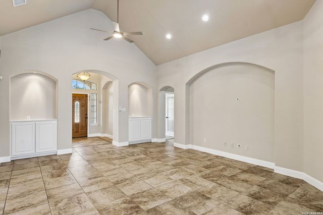 107 Oakview, Floresville, TX 78114