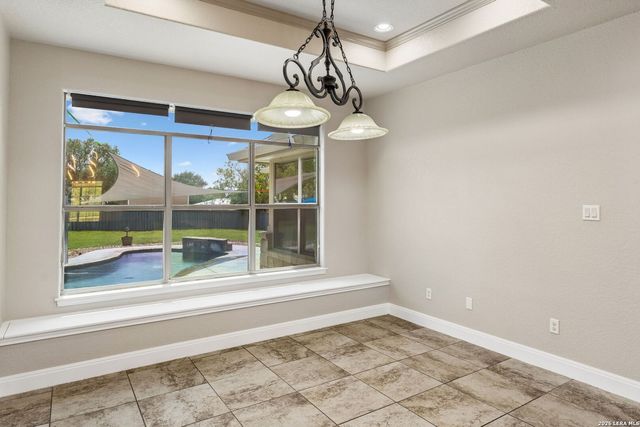 107 Oakview, Floresville, TX 78114