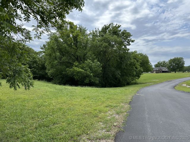 5544 Lake Drive, Mounds, OK 74047