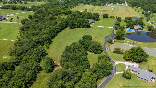 5544 Lake Drive, Mounds, OK 74047