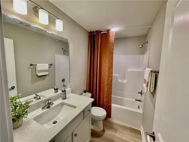 5426 153rd Street, Urbandale, IA 50323