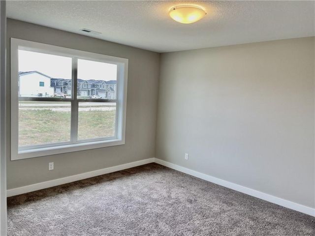 5426 153rd Street, Urbandale, IA 50323
