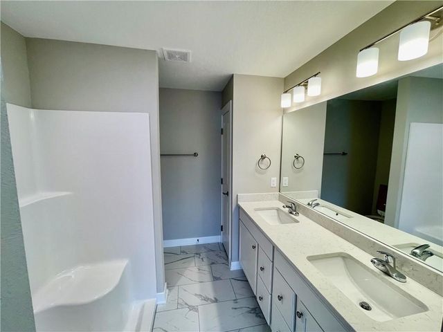 5426 153rd Street, Urbandale, IA 50323