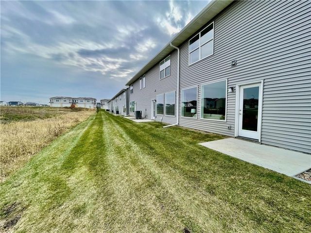 5426 153rd Street, Urbandale, IA 50323