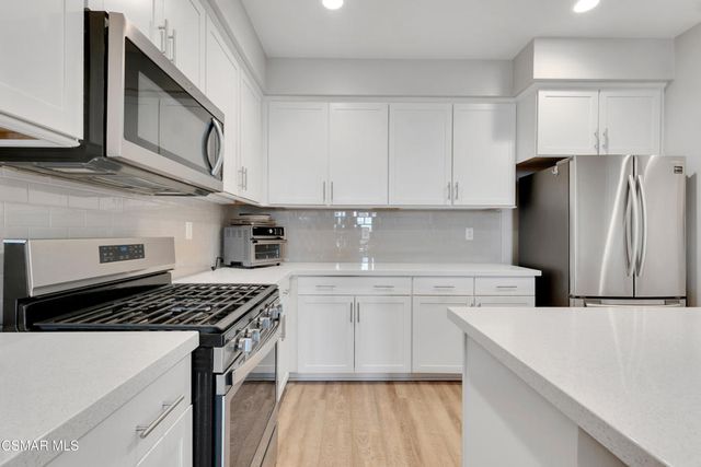 135 Farmhouse Drive 3, Simi Valley, CA 93065