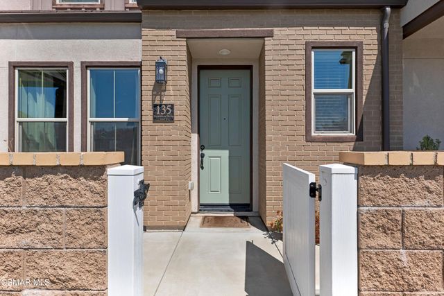 135 Farmhouse Drive 3, Simi Valley, CA 93065