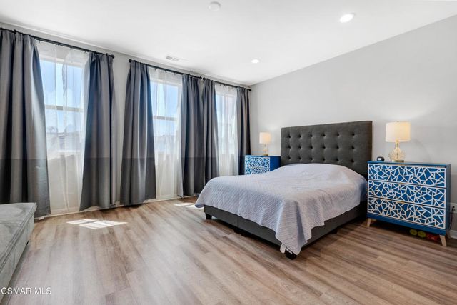 135 Farmhouse Drive 3, Simi Valley, CA 93065