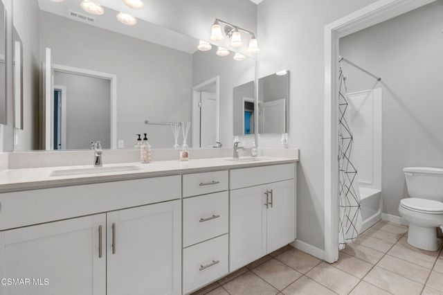 135 Farmhouse Drive 3, Simi Valley, CA 93065