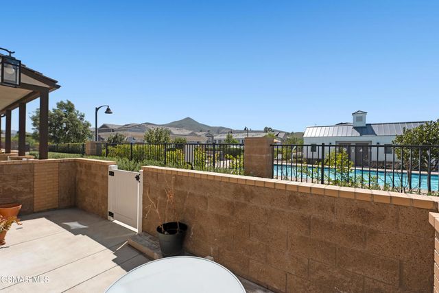 135 Farmhouse Drive 3, Simi Valley, CA 93065