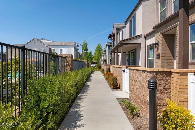 135 Farmhouse Drive 3, Simi Valley, CA 93065