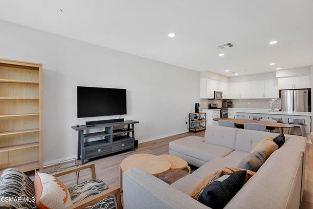 135 Farmhouse Drive 3, Simi Valley, CA 93065