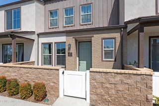 135 Farmhouse Drive 3, Simi Valley, CA 93065