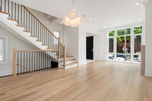 2228 N Southport Avenue, Chicago, IL 60614