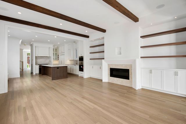 2228 N Southport Avenue, Chicago, IL 60614