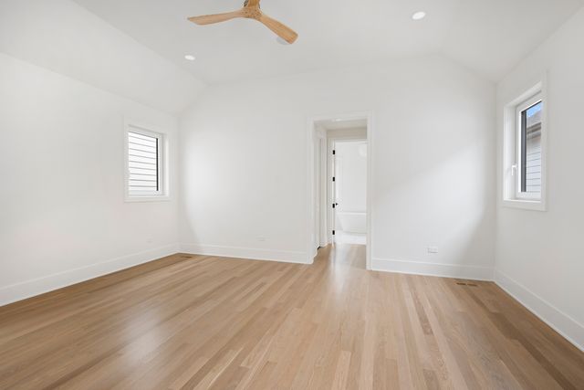 2228 N Southport Avenue, Chicago, IL 60614
