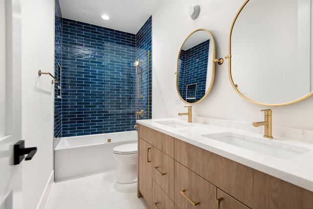 2228 N Southport Avenue, Chicago, IL 60614