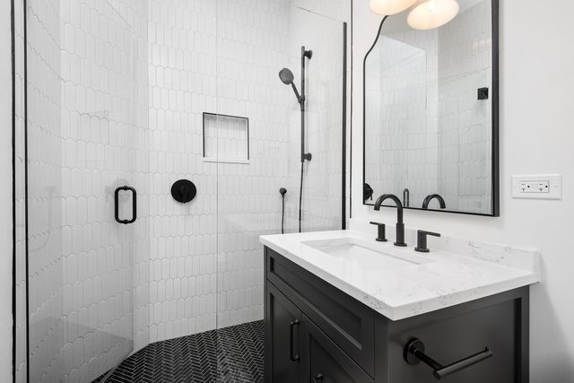 2228 N Southport Avenue, Chicago, IL 60614