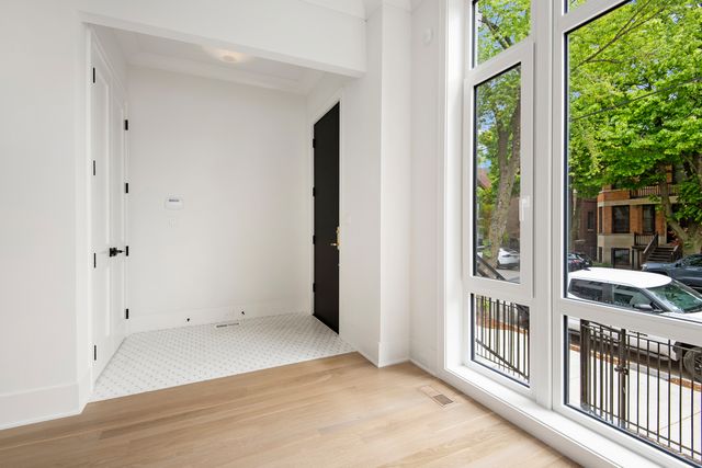2228 N Southport Avenue, Chicago, IL 60614