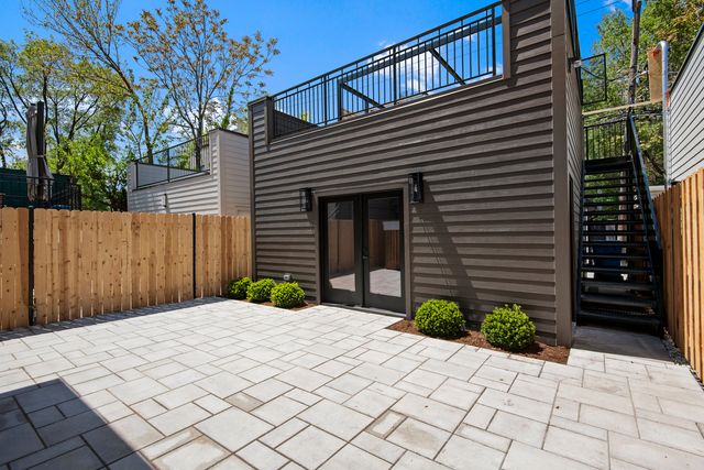 2228 N Southport Avenue, Chicago, IL 60614