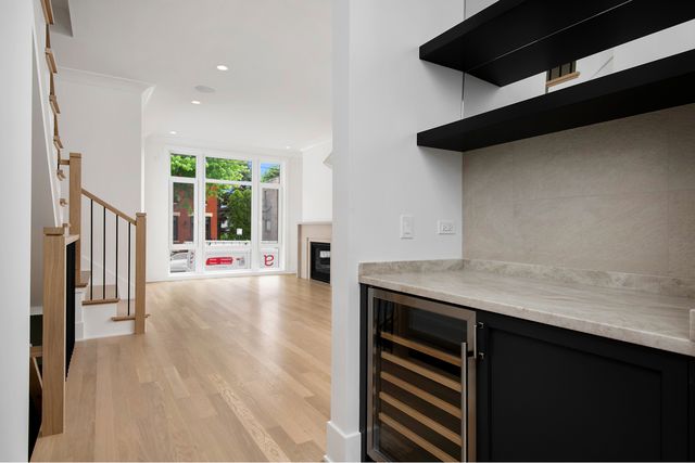 2228 N Southport Avenue, Chicago, IL 60614
