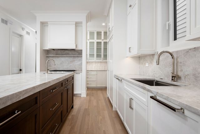 2228 N Southport Avenue, Chicago, IL 60614