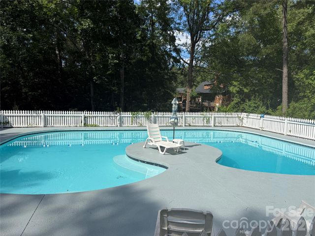 209 Fairway Road, Cheraw, SC 29520