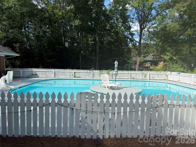 209 Fairway Road, Cheraw, SC 29520