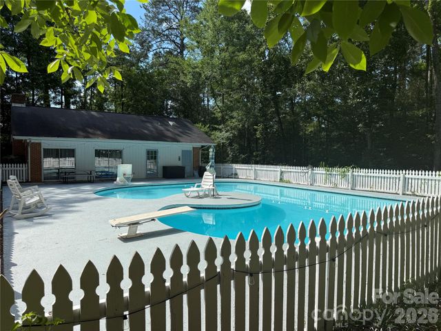 209 Fairway Road, Cheraw, SC 29520