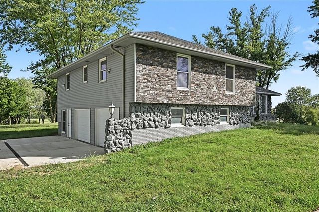 12223 Hills Road, Kearney, MO 64060