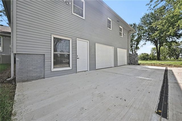 12223 Hills Road, Kearney, MO 64060