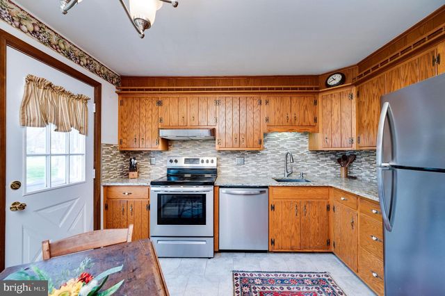 215 E SPRUCE ST, Gilbertsville, PA 19525