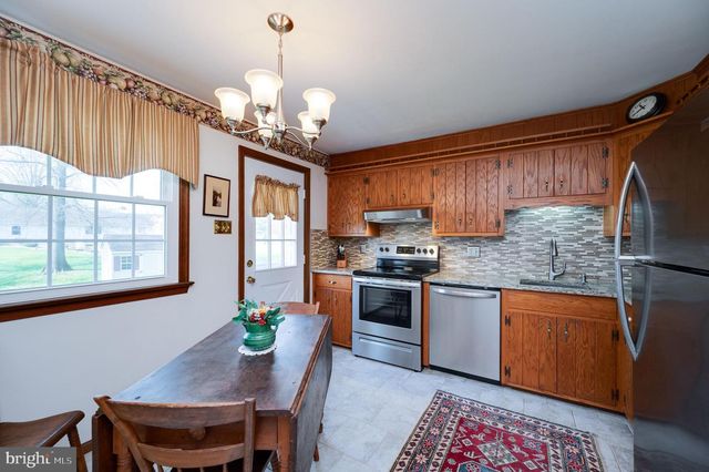 215 E SPRUCE ST, Gilbertsville, PA 19525