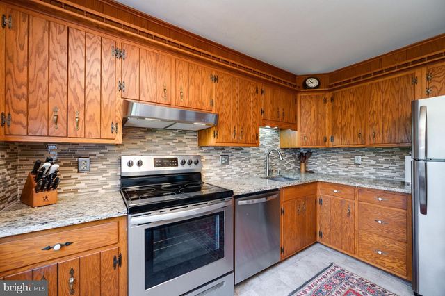 215 E SPRUCE ST, Gilbertsville, PA 19525