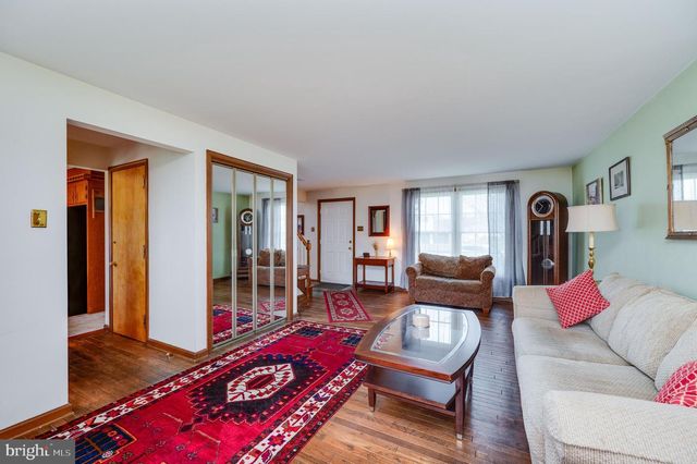 215 E SPRUCE ST, Gilbertsville, PA 19525