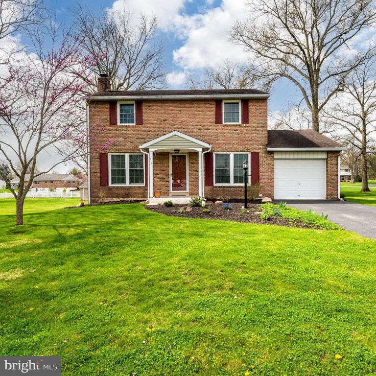 215 E SPRUCE ST, Gilbertsville, PA 19525